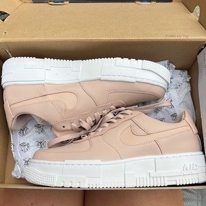 NIKE AIR FORCE 1